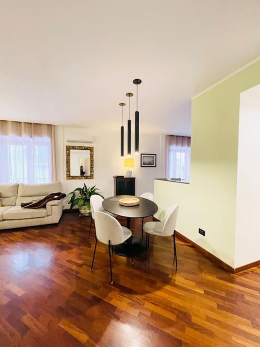 Re Gallo Luxury Apartment Plebiscito In Via Chiaia Nápoles Exterior foto