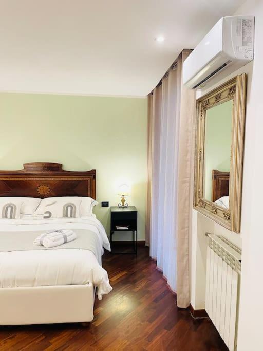 Re Gallo Luxury Apartment Plebiscito In Via Chiaia Nápoles Exterior foto