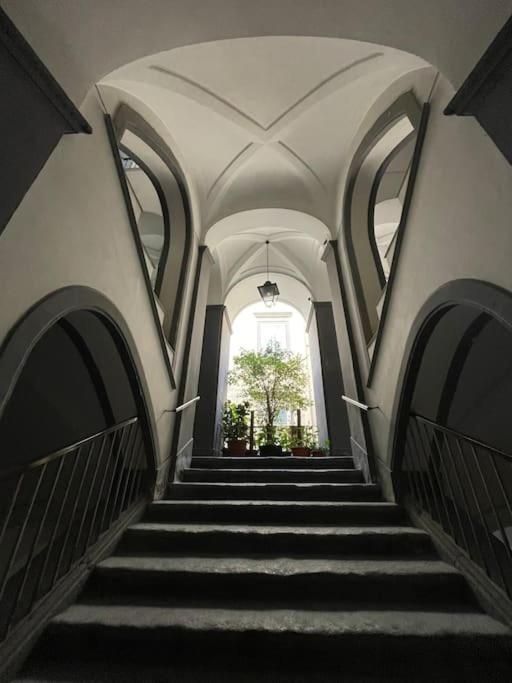 Re Gallo Luxury Apartment Plebiscito In Via Chiaia Nápoles Exterior foto