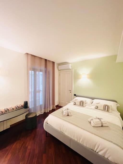 Re Gallo Luxury Apartment Plebiscito In Via Chiaia Nápoles Exterior foto
